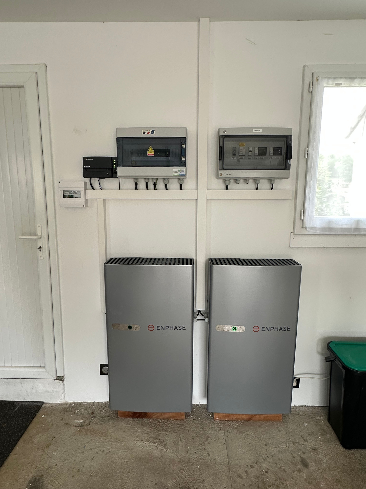 Installation batteries Enphase et coffrets électriques
