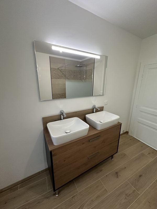 Double vasque et miroir LED rétroéclairé